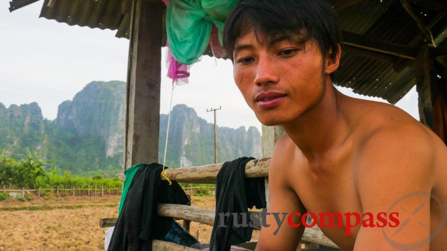 Hmong man, Vang Vieng