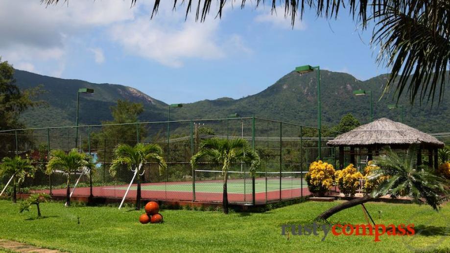 Con Dao Resort. Tennis Courts.