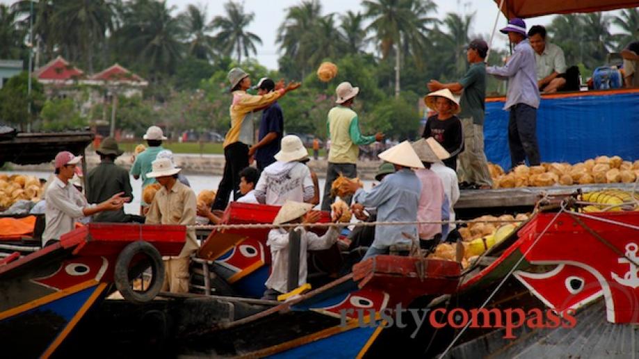 A boat trip from Ben Tre to Thanh Long Island...
