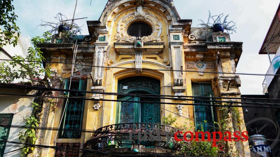 Intricate decorative work - Old Quarter, Hanoi
