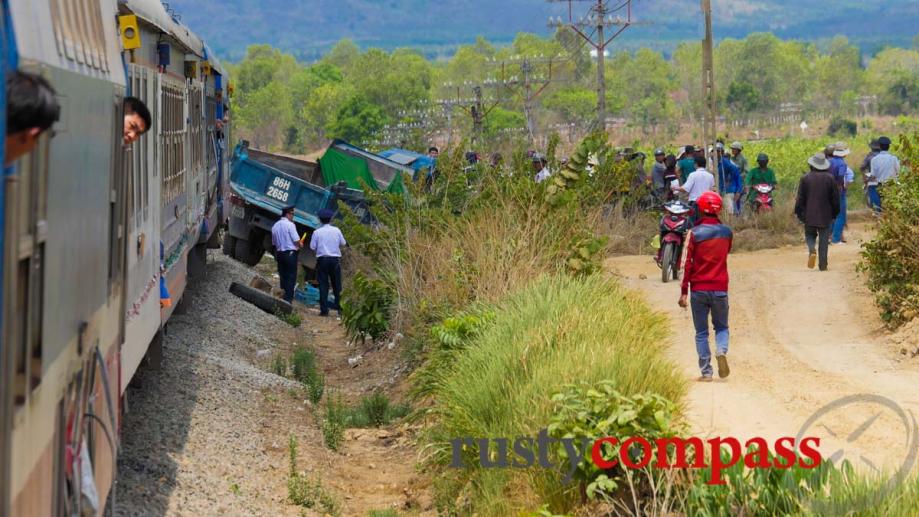 Truck hits train on the way to Phan Thiet