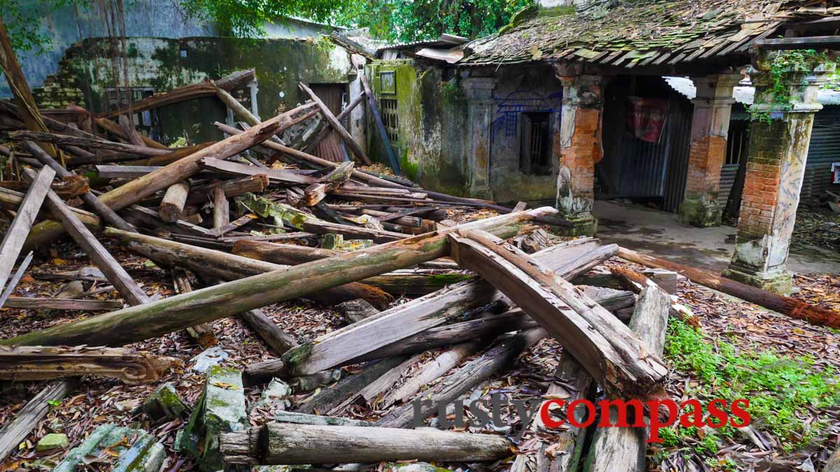 Fallen heritage, Hue Fallen heritage, Hue