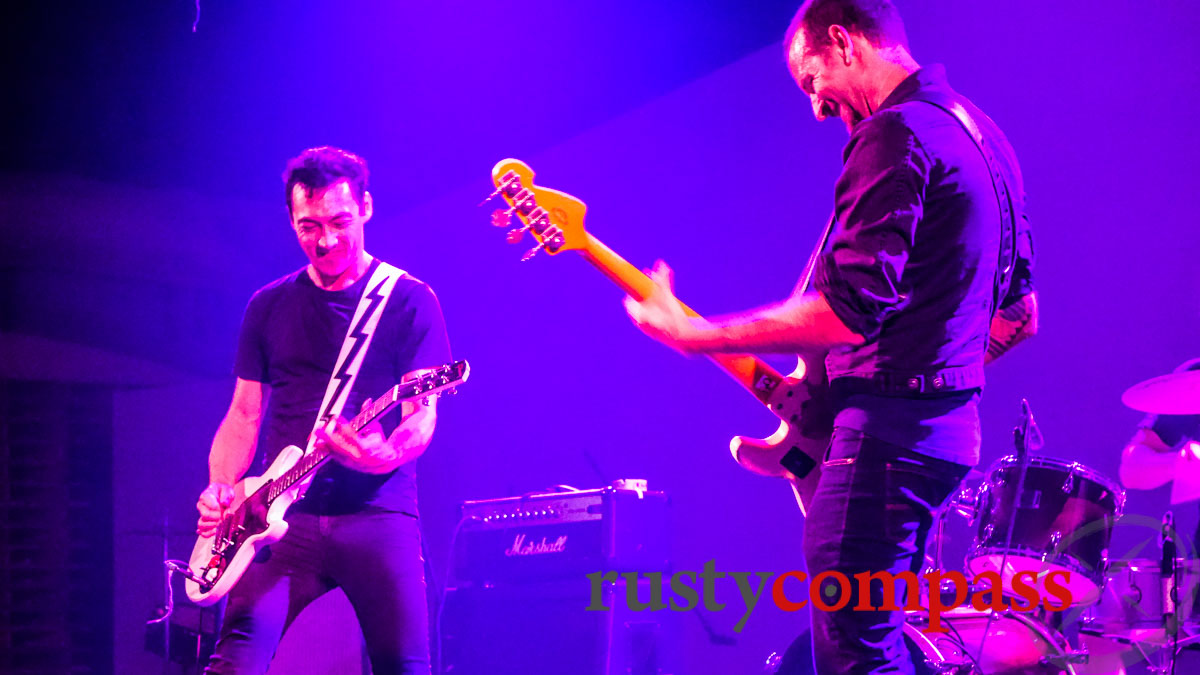 Regurgitator plays Cargo, Saigon