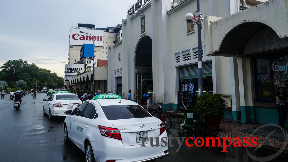 Preying on vulnerable tourists - Ben Thanh Market