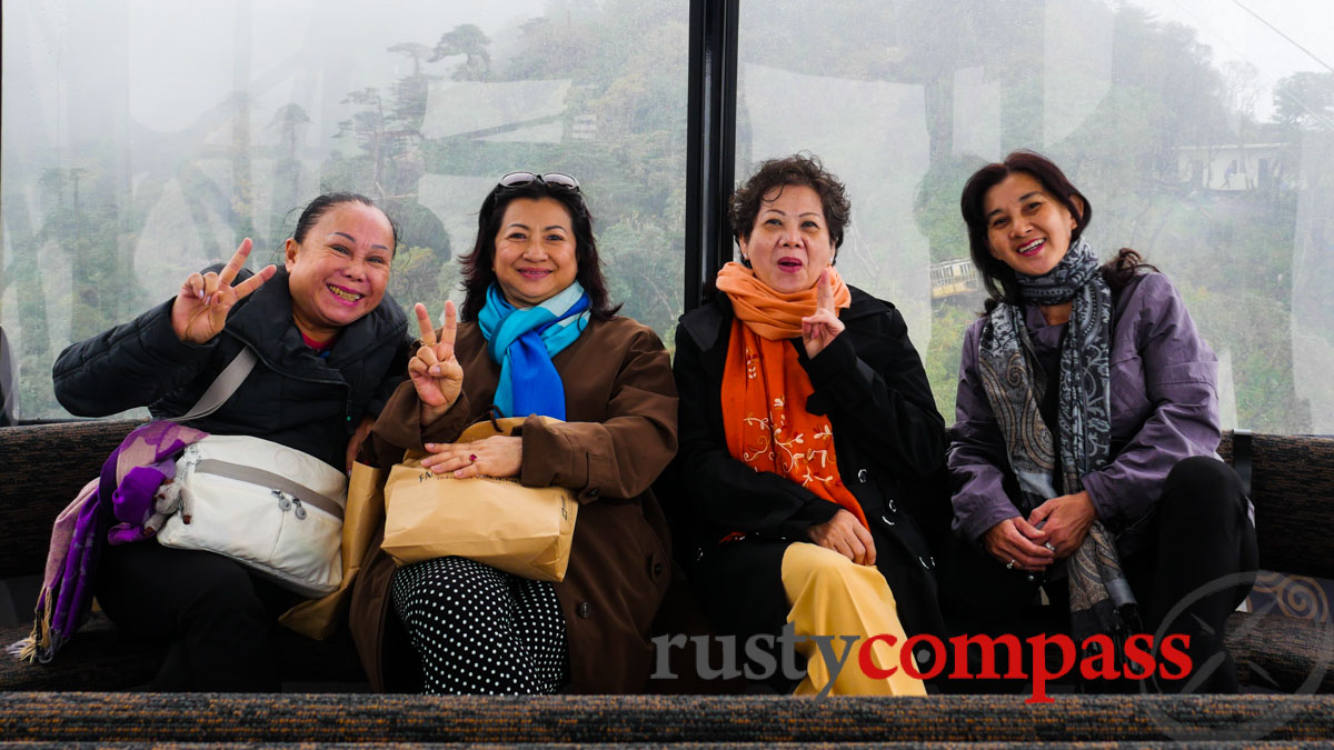 Vietnamese traditional singer Kieu Mai Ly and her friends.