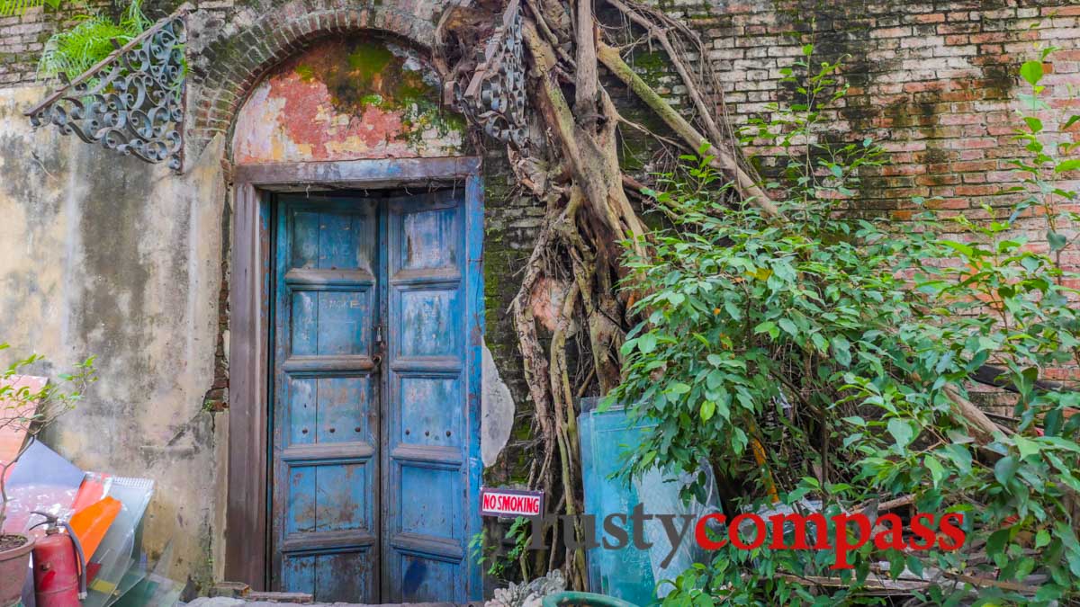Saigon's most pictuesque doorway Saigon's most pictuesque doorway