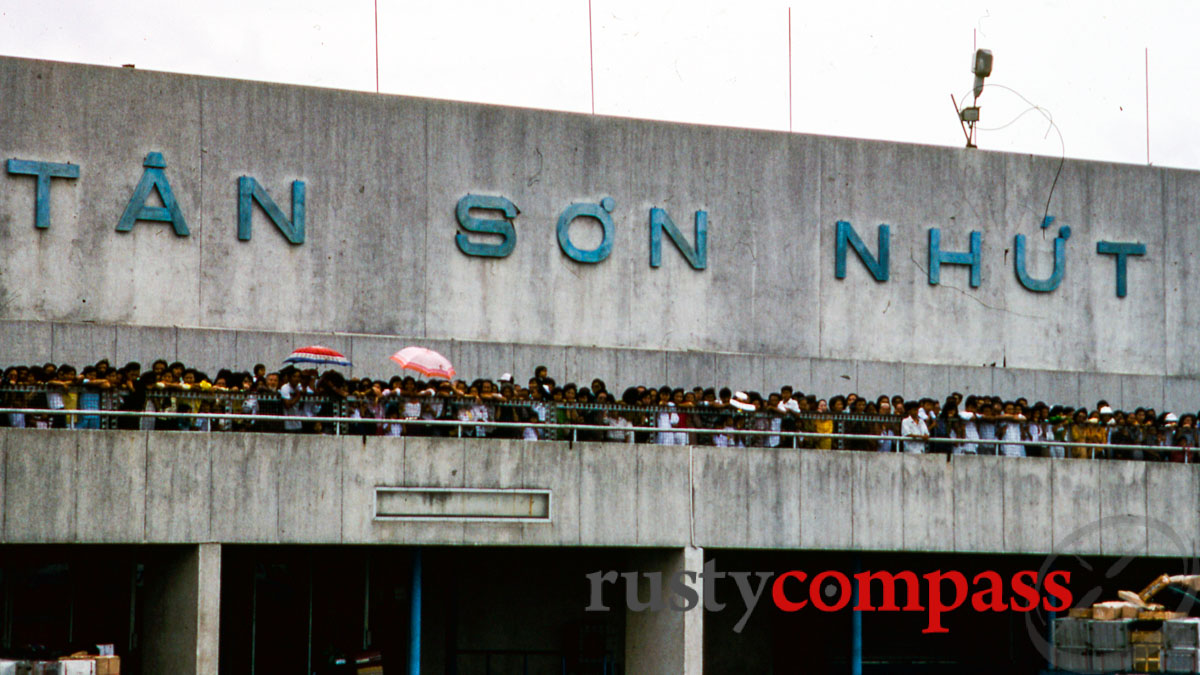 The emotional wait -Tan Son Nhut Airport 1990