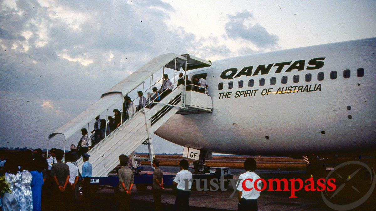 qantas travel to vietnam