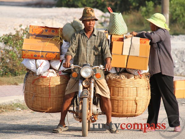 Packing the load for the border crossing into Cambodia border,Ha Tien,Kep