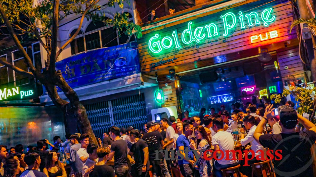 Golden Pine Pub, Danang