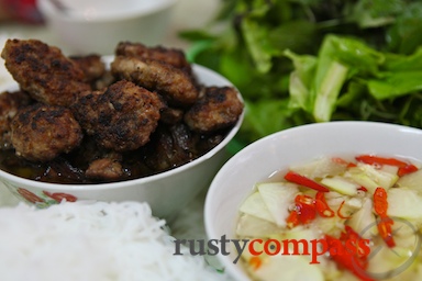 images/rustycompass/VIETNAM/HANOI/HANOIRESTAURANTS0611/HANOIEATINGINTRO0611/hanoi-food-intro-4x3-0611-2.jpg Bun Cha,Hang Manh,Hanoi