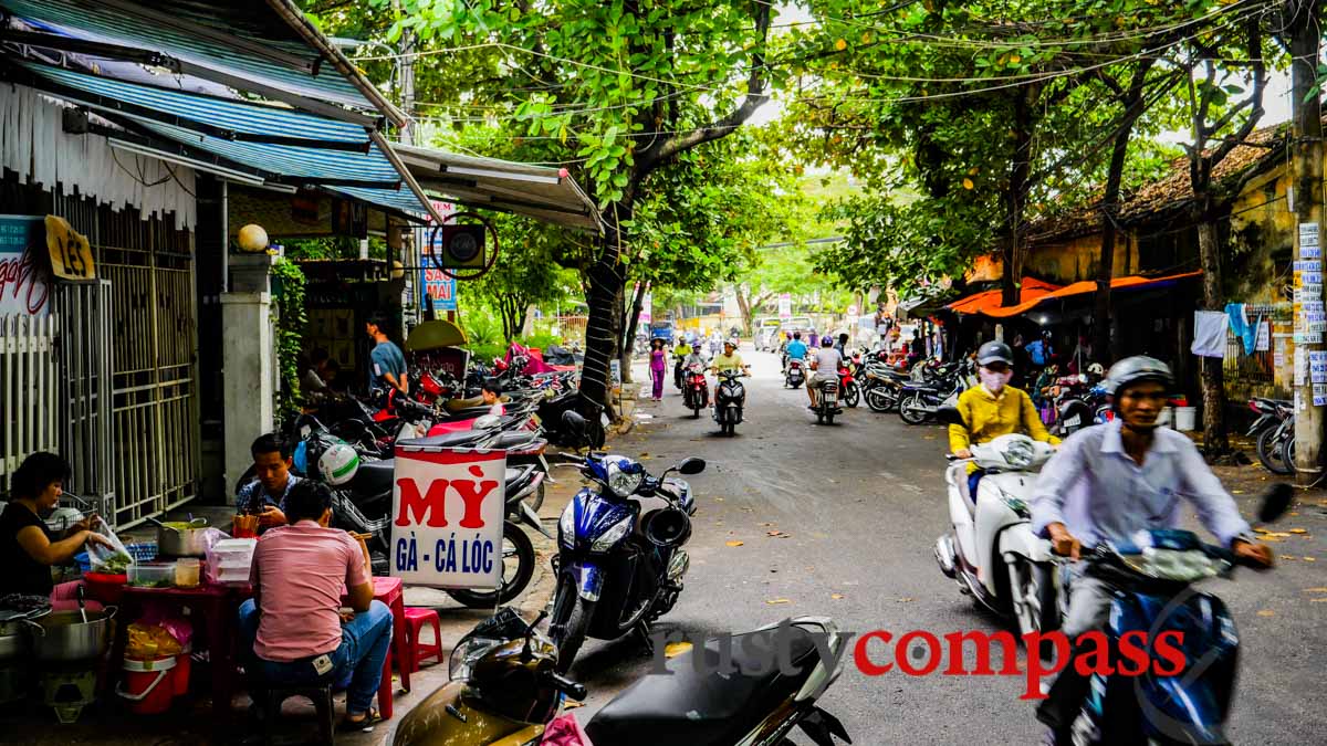 Thai Phien St local eateries, Hoi An