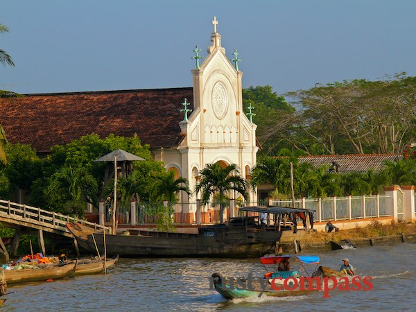 The classic delta town of Hoa Ninh
