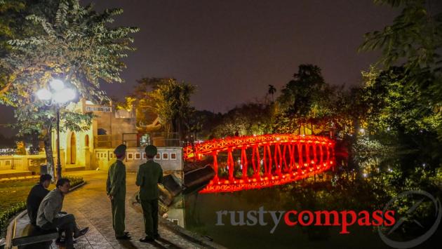 Hanoi's legendary Hoan Kiem Lake turtle dies