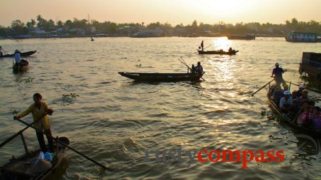 Setting off for Cai Rang market at sunrise.