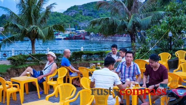 Evening drinks, Cat Ba