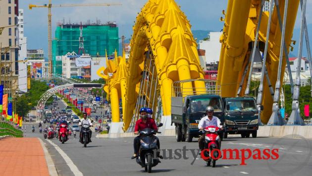 Crossing Dragon Bridge, Danang