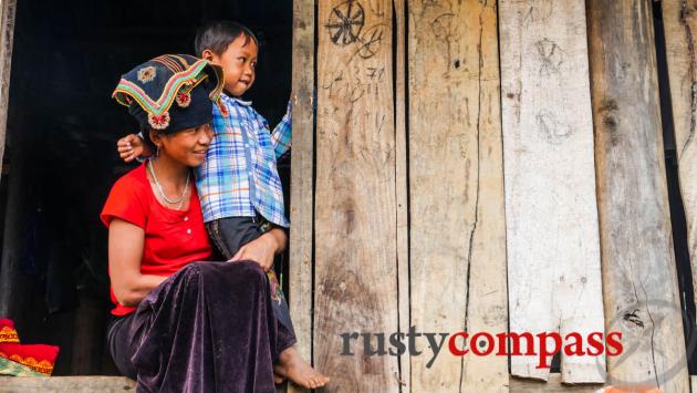 Ethnic Kamu mother and child - Dien Bien Phu