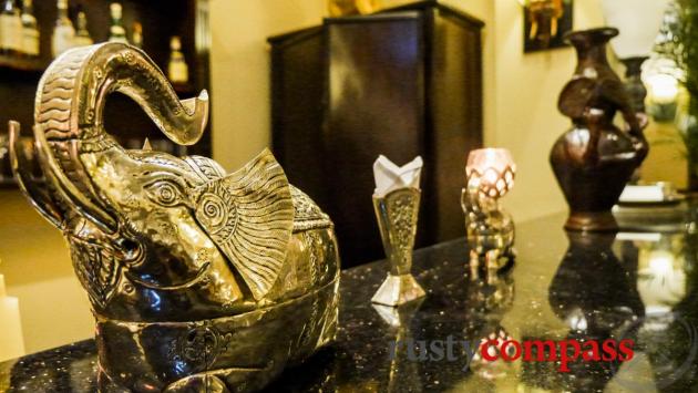 Elephant Bar, Raffles Grand Hotel d'Angkor, Siem Reap