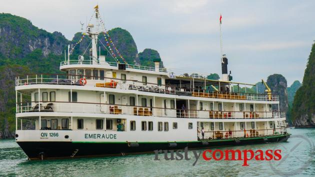 emeraude cruise halong bay