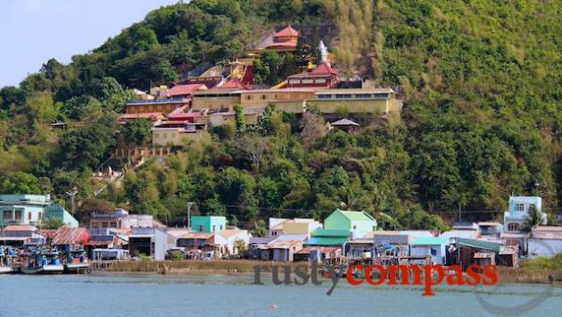 Xa Ngoc Tien is a large 1960s pagoda that sits opposite Ha Tien town.