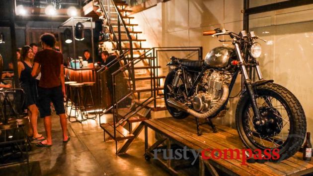 Hangar 44 bar, Phnom Penh