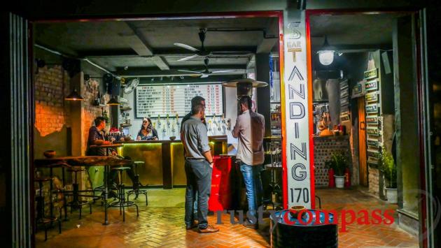 Standing Bar, Hanoi