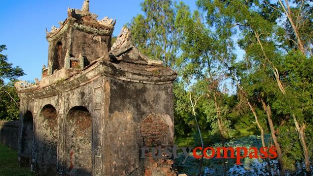 Long Chau Dien Temple near Ho Quyen