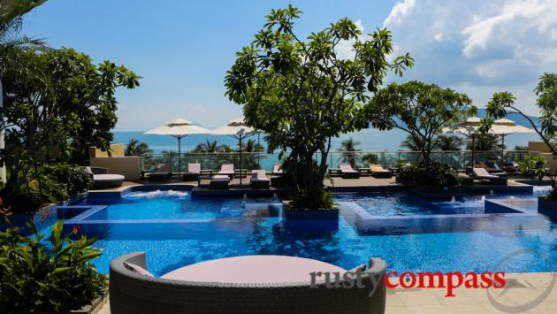 Intercontinental Hotel, Nha Trang - poolside