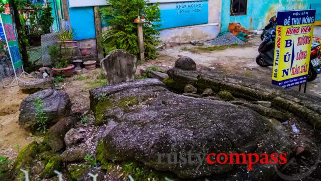 Japanese Tomb, Hoi An