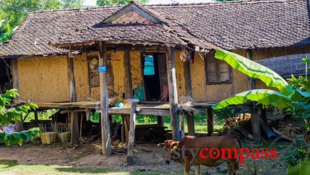 Mud house, Kon Tum