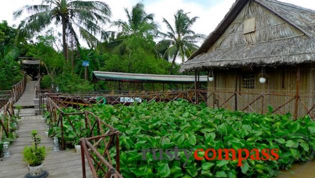 Mekong Floating House - Ben Tre