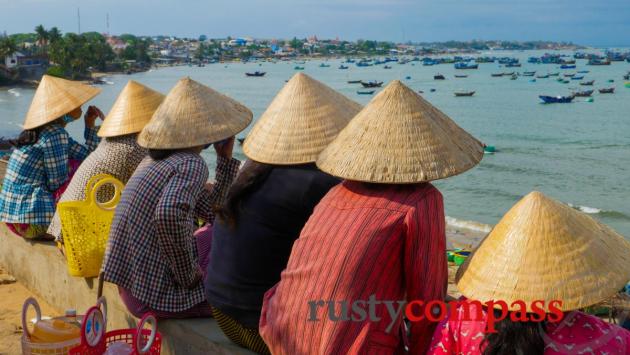 Waiting for the fishermen to return, Mui Ne