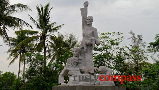 The original 1970s socialist realist statue at My Lai.