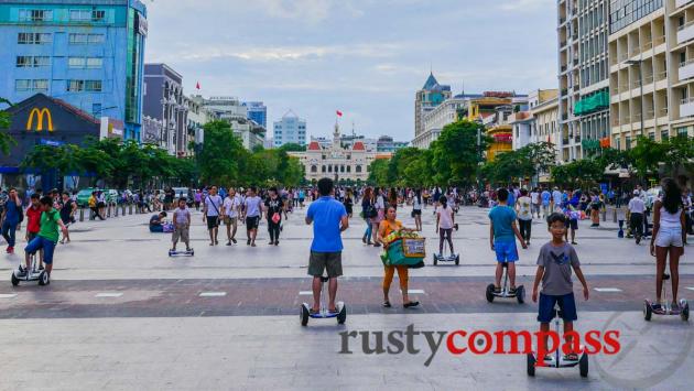 Hoverboard invastion, Nguyen Hue St