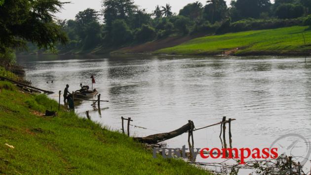 On the road to Phnom Banan.