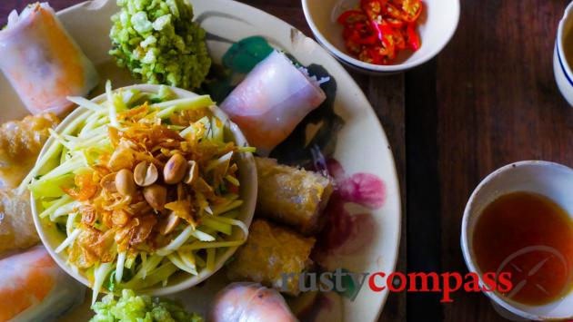 Vietnamese family cuisine, Quan Bui downtown