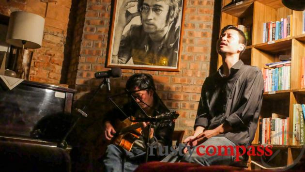 Unplugged tunes -Tranquil Cafe, Hanoi