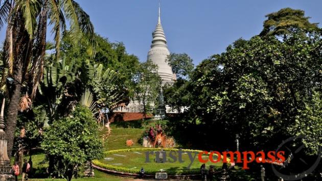 Wat Phnom's huge clock