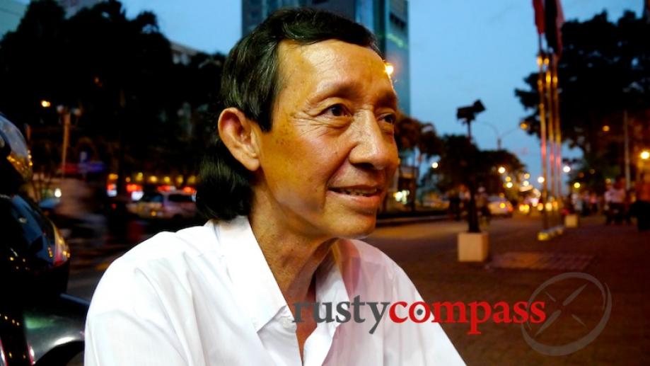 Saigon's finest mullet hair cut. This Saigon motorcycle taxi (xe...