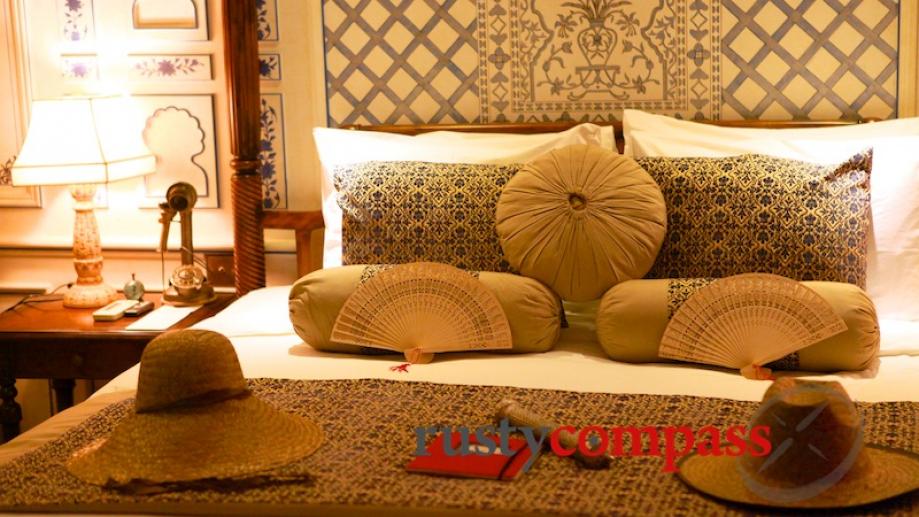 Luxurious Indian styled room aboard the Jahan.