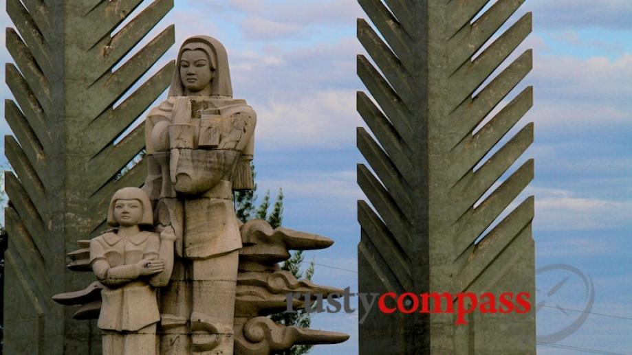 Monument on the southern side of the old border depicts...