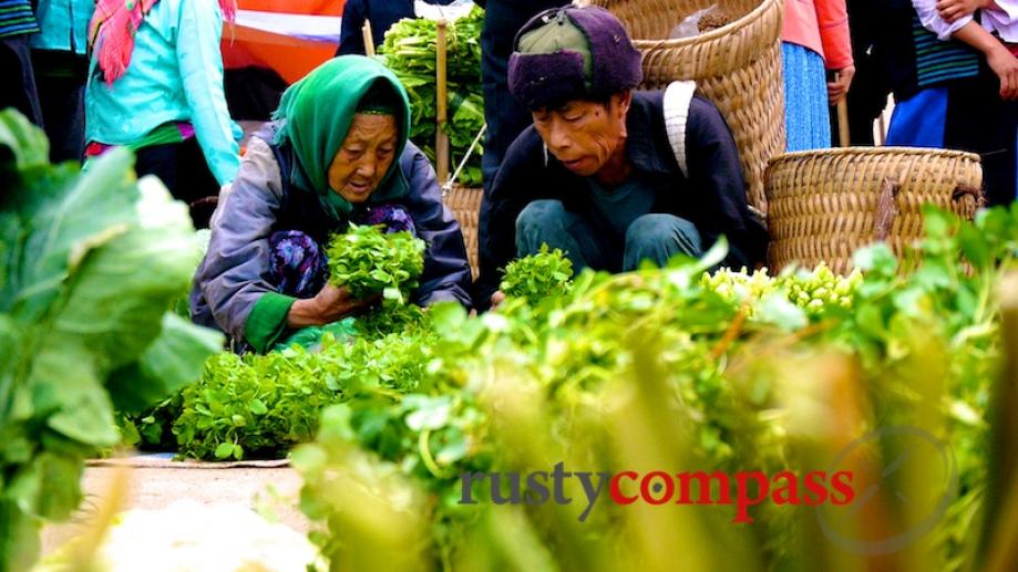 Sunday market at Meo Vac near the Chinese border.