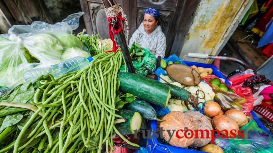 Fruit seller Hanoi