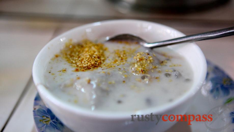 Che chuoi - banana che with coconut.