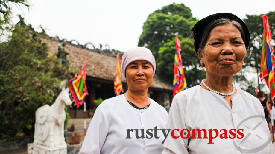 The gentle toughness of northern women. Hoa Lu, Ninh Binh.