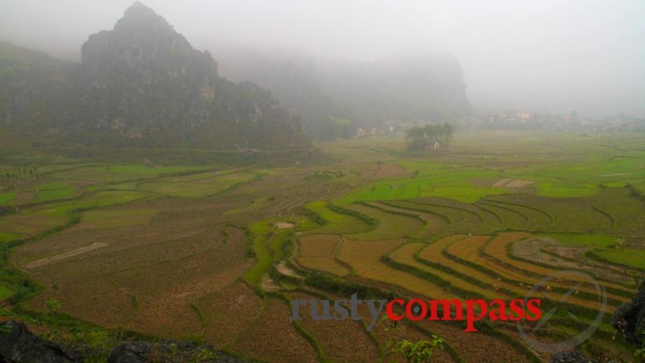 We hiked an easy circuit of around 15kms from Dong...