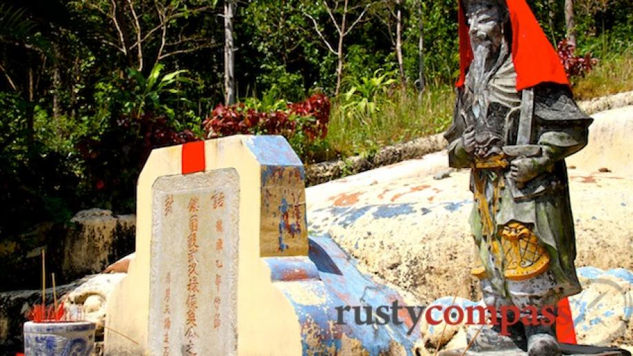 Mac Cuu's family tombs, Ha Tien