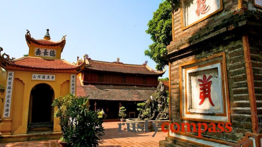 Tran Quoc Pagoda, looks over West Lake. Hanoi