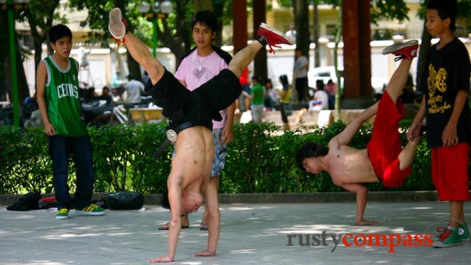 Breakdancing in Lenin Park , Hanoi